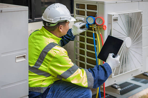 Professional Hvac technician working in Colmesneil, TX